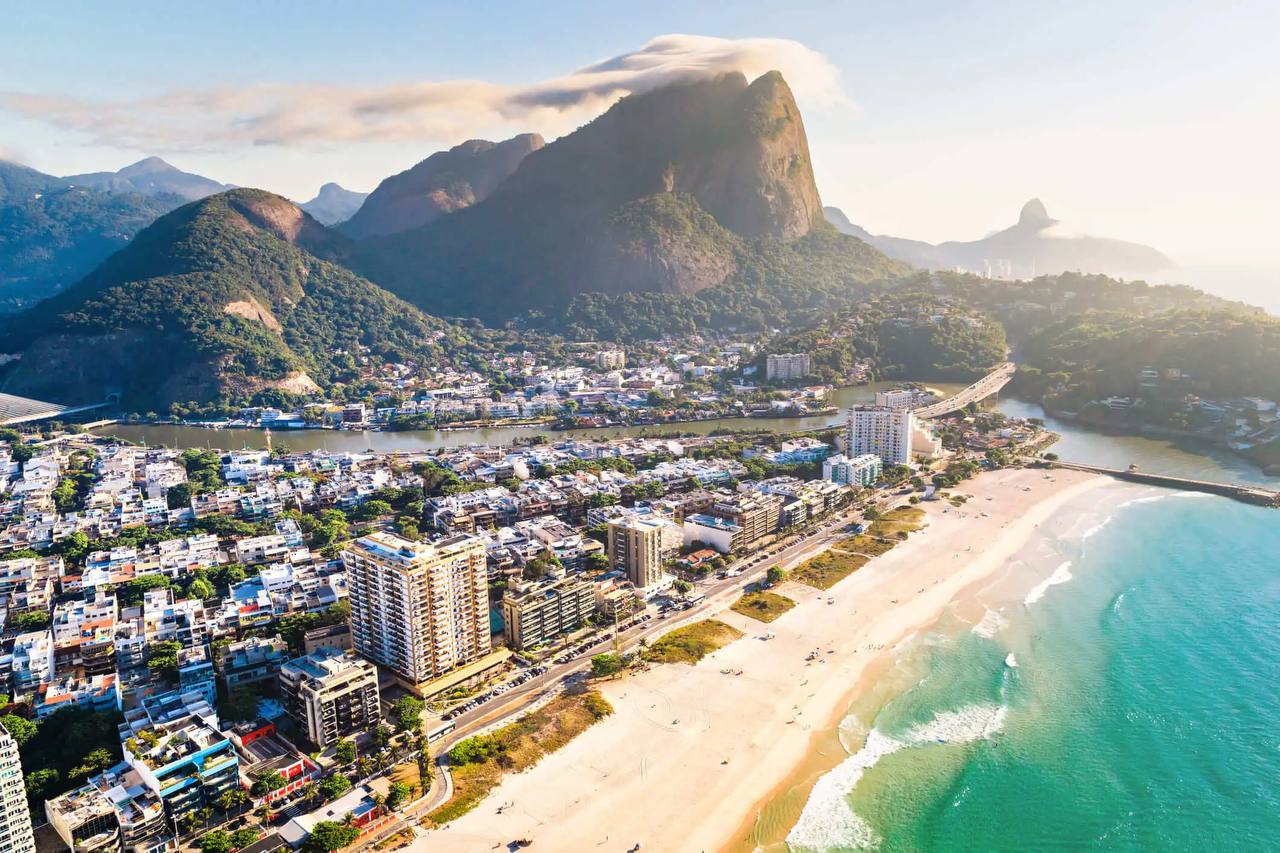 Barra da Tijuca - Praia e Pedra da Gávea